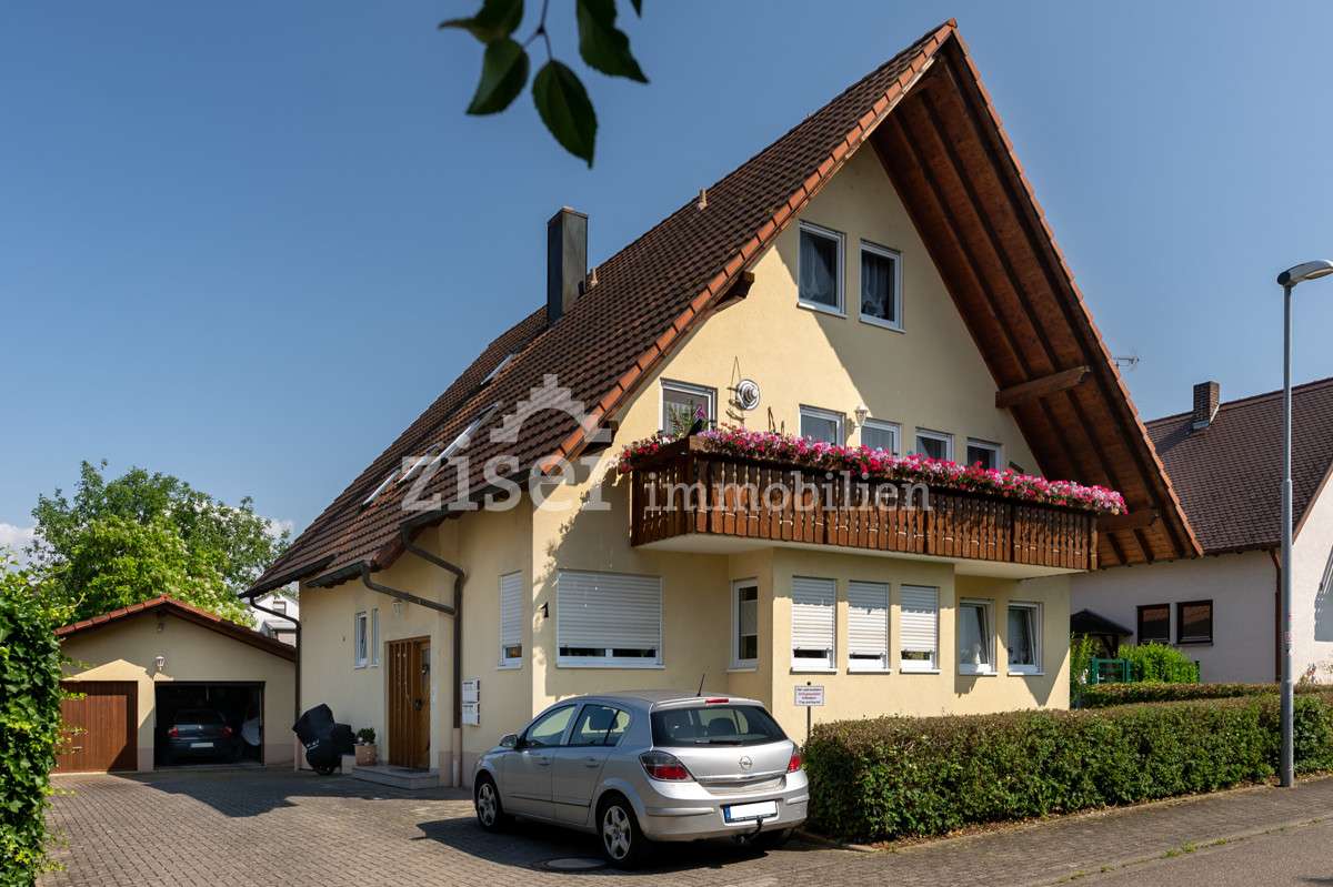 Kapitalanleger gesucht! - Mehrfamilienhaus mit 4 Parteien in Endingen