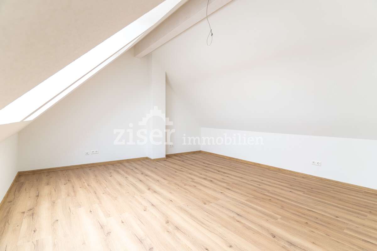 Schöne Dachgeschoss-Maisonetten-Neubauwohnung!